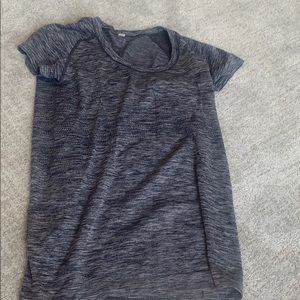 Swiftly tech lululemon shirt